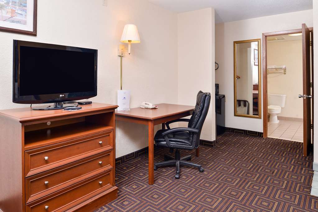 Super 8 By Wyndham Seguin Hotel Room photo